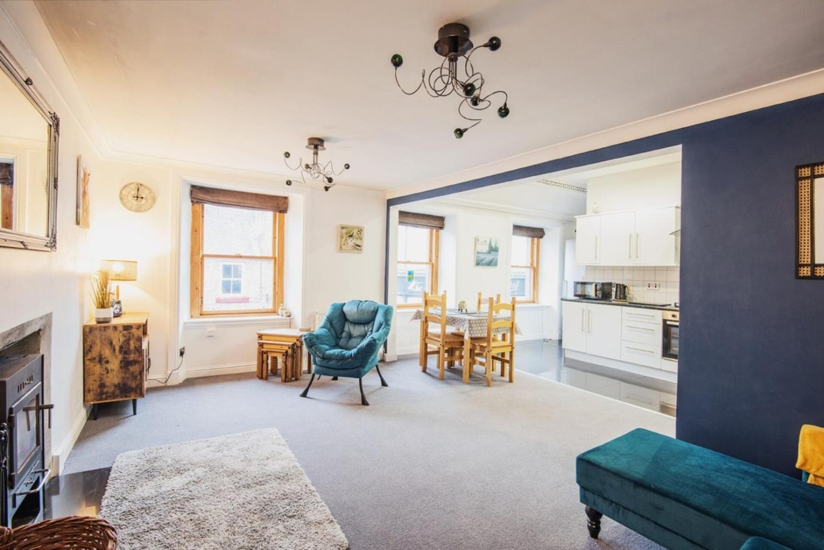 Charming 2 Bedroom Flat In The Heart Of Kirriemuir Exterior foto